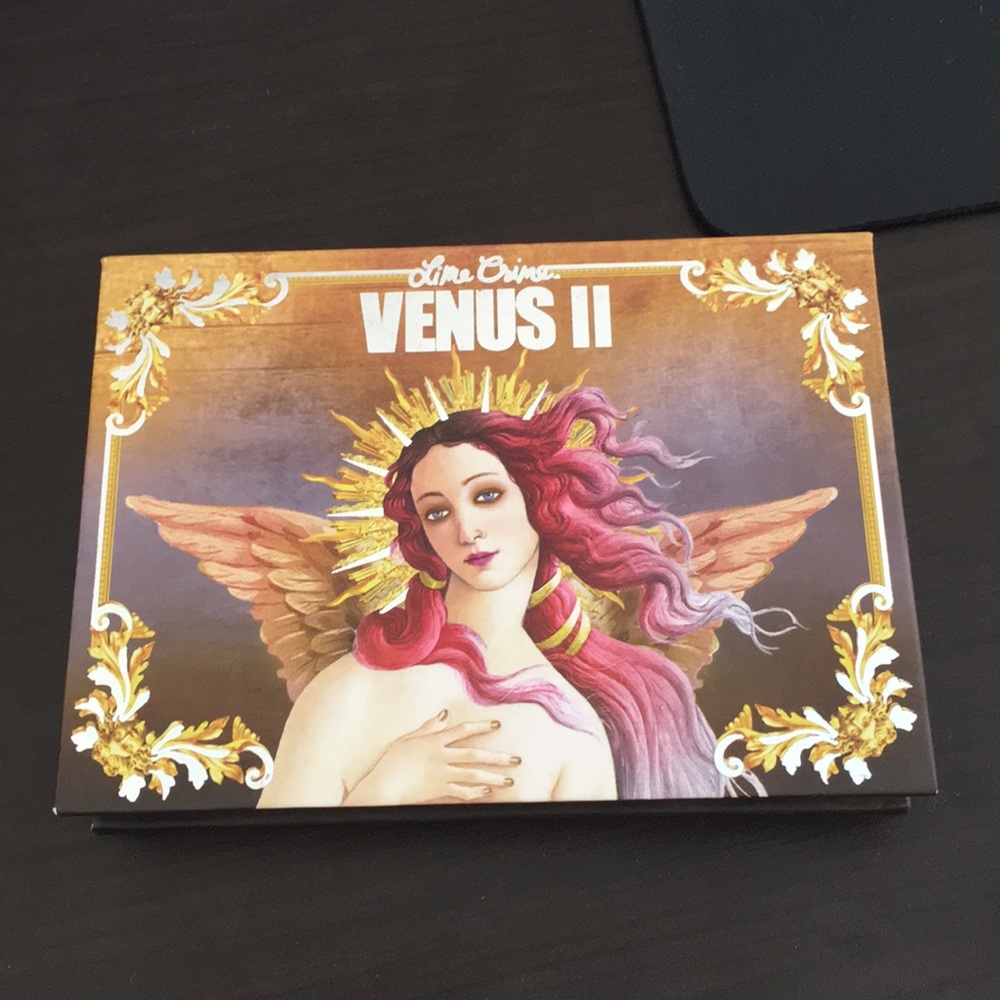 Venus 2 eyeshadow plate